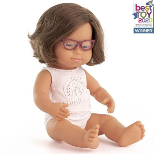 Muñeca bebe caucásica síndrome de down 38 cm (con gafas)